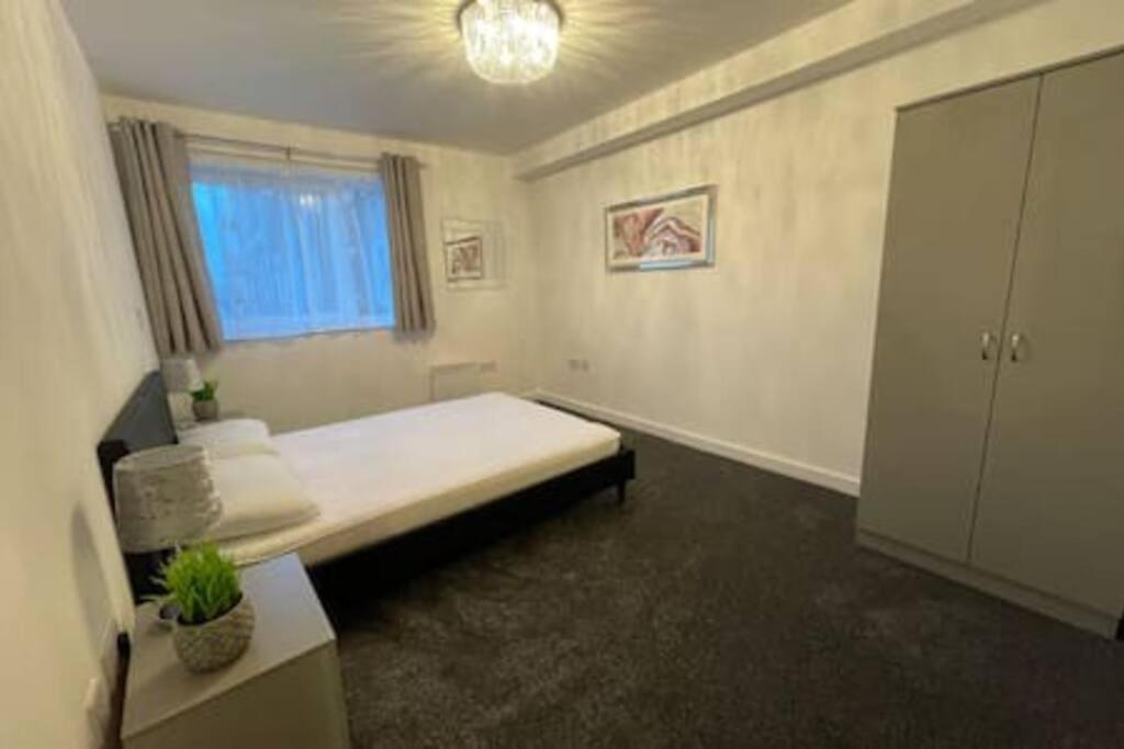 Moda Wigan 2 - Stylish 2 Bed In Central Wigan Exterior photo